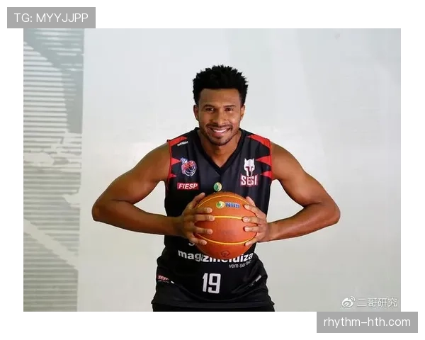 颜骏凌精准长传助攻,领衔球队后防展现新风采 颜骏凌精准长传助攻,领衔球队后防展现新风采