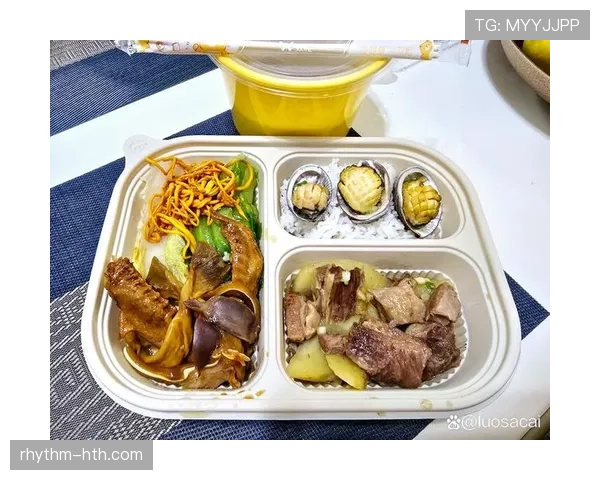 纳达尔训练完直接啃生菜叶子，这自律看得我饭都吃不香了